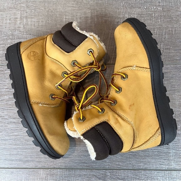 Timberland Y13.5 wheat leather fleece lined boots - Picture 6 of 16